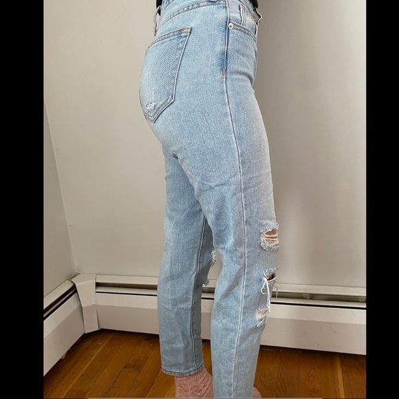 Brandy Melville Ripped Jeans - Picture 4 of 6